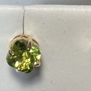 Peridot Square Stud Earrings in 14 kt yellow gold setting